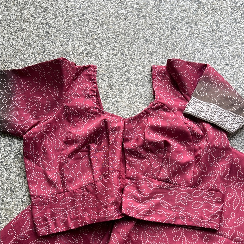 Elegant Maroon and Brown Patterned Outfit - Picture 3 of 4